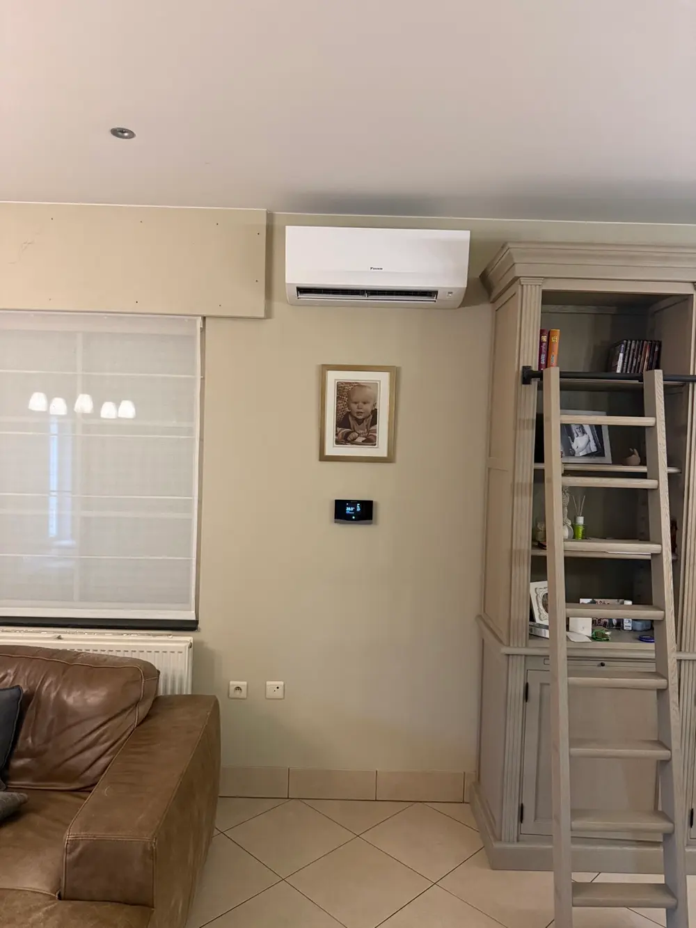Daikin airco binnenunit geplaatst in een woonkamer in Zoerle-Parwijs (Westerlo)